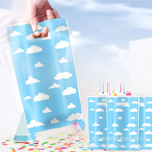 Sacs cadeaux sur le thème des nuages, sacs en plastique pour bonbons, décorations d'anniversaire, sacs cadeaux pour les fêtes d'enfants - Product Image 2