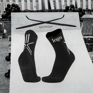 Calcetines de rendimiento de fútbol Atlético personalizados para hombres Calcetines de agarre de fútbol antideslizantes Accesorios deportivos - Product Image 3