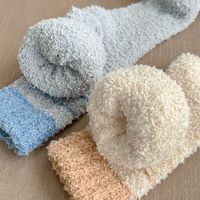 Chaussettes d'hiver en tricot pour hommes, douces et moelleuses, à rayures classiques, en velours corail, chaudes et confortables pour la maison, faible MOQ