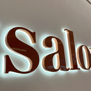 Lettres encastrées murales personnalisées en acier inoxydable chromé brossé écologique avec bandes LED acryliques rétroéclairées pour la publicité - Product Image 4