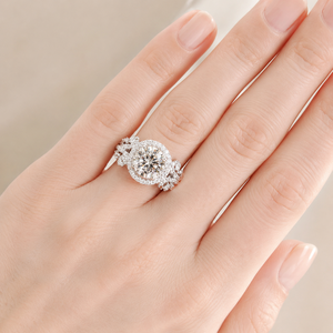 Anello di Lusso con Gemma Rotonda per Donne, Elegante Gioiello da Dito per Feste e Cerimonie - Product Image 2