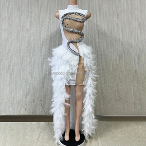 Abito da Sera Luminoso di Alta Qualità su Misura da Donna con Coda di <span class=keywords><strong>Piume</strong></span> Bianche e Cristalli Scintillanti, Abito da Sposa - Product Image 1