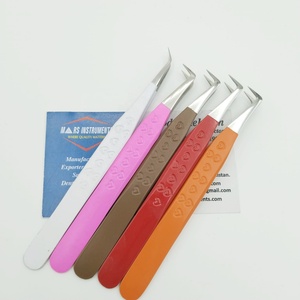 Pince à épiler en acier inoxydable à motif de coeur enduit de poudre outil d'extension de cils durable marque privée professionnelle à haut volume - Product Image 1