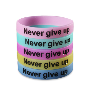 Venta al por mayor y Spot Never <span class=keywords><strong>Give</strong></span> <span class=keywords><strong>Up</strong></span> <span class=keywords><strong>on</strong></span> Glow Pulseras Baloncesto Fútbol Club Pulseras de silicona para juegos Regalos - Product Image 3