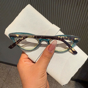 Occhiali da Lettura Retrò con Montatura a Occhio di Gatto, Eleganti Occhiali da Lettura con Strass e Aste Flessibili per Anziani - Product Image 6