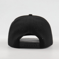 Casquette de baseball rouge structurée personnalisée à 5 panneaux Casquette de papa style dobby en PVC à motif de points découpés au laser en tissu Oxford imperméable
