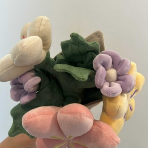 JellyCat Fun Bouquet Orsetto di Peluche con Rose in Cotone PP per Proposte di Matrimonio o Compleanni - Product Image 5