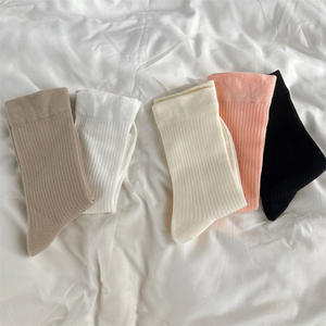 <span class=keywords><strong>Bas</strong></span> d'été longs antibactériens tricotés <span class=keywords><strong>de</strong></span> compression respirants <span class=keywords><strong>de</strong></span> couleur bonbon pour femmes Taille unique pour filles Usage quotidien - Product Image 4