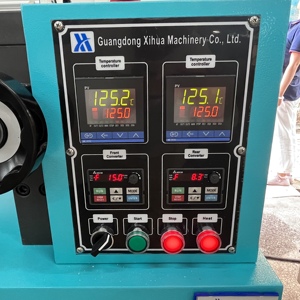 Broyeur à deux rouleaux chauffé pour plastiques et caoutchoucs de laboratoire, 5 kW, AC380V, refroidi par <span class=keywords><strong>eau</strong></span>, haute sécurité, marque XH, garantie 1 an, origine Guangdong - Product Image 2