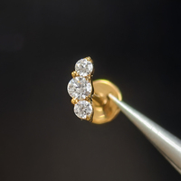 Boucles d'oreilles Gaby en titane sans filetage à enfiler, à dos plat, colorées, pour piercing, bijoux en titane ASTM F136, vente en gros de bijoux dorés