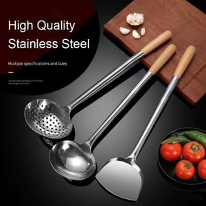 Wood Handle Large Colander Stainless Steel Cooking Spoon Hot Pot Net Sieve Drain Long Handle Large Colander - Product Image 4