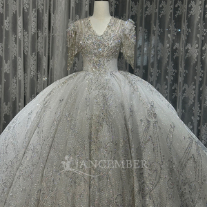Vestido de Novia Moderno Wx293 con Escote Corazón, Estilo Europeo, Cola Capilla, Apliques Florales, Espalda Descubierta y Sexy - Product Image 3