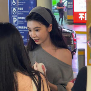 ที่คาดผมสีเทาขอบกว้าง - เรียบง่ายและใช้งานได้หลากหลาย เหมาะสำหรับการออกไปเที่ยวแบบสบายๆ และใช้รัดผม-คิวยู - Product Image 3