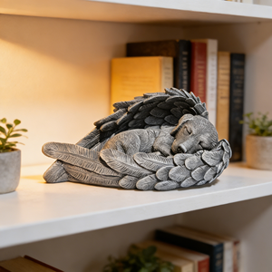 Scultura Commemorativa in Resina per Animali Domestici - Cucciolo Dormiente con Ali, Dettagli Intricati delle Piume, Ideale come Lapide per Animali da Giardino - Product Image 1