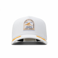 Casquette de golf personnalisée à 5 panneaux Chapeaux de camionneur Casquette de baseball perforée de haute qualité Chapeaux de camionneur imperméables à 5 panneaux avec écusson en caoutchouc PVC