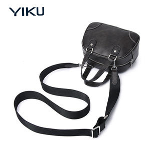 Sac à bandoulière pour femme YIKU OEM ODM avec logo personnalisé, <span class=keywords><strong>petit</strong></span> sac en cuir PU pur, fermeture éclair, sangle réglable - Product Image 6