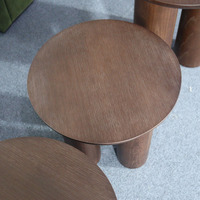 Meubles sur mesure de luxe pour salon, table d'appoint ronde en chêne.