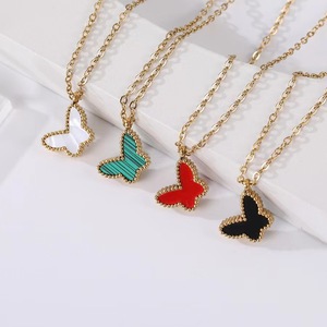 Articolo all'Ingrosso di Tendenza: Collana con Farfalla in Acciaio Inossidabile Placcato Oro 18K e Smalto Multicolore, Gioiello Elegante da Donna - Product Image 1