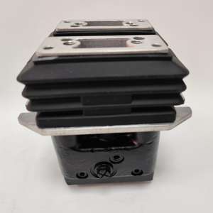 Nouvelle vanne de commande au pied New Holland E215C Kobelco pour excavatrice HOLLAND E215C Kobelco DC0410200118 PVD25K0045 Vanne de commande au pied de déplacement - Product Image 1