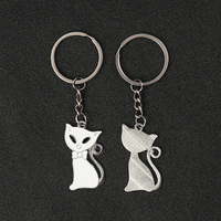 Petit cadeau créatif chat noir et blanc pendentif de sac porte-clés en métal décoration en alliage de zinc porte-clés en gros