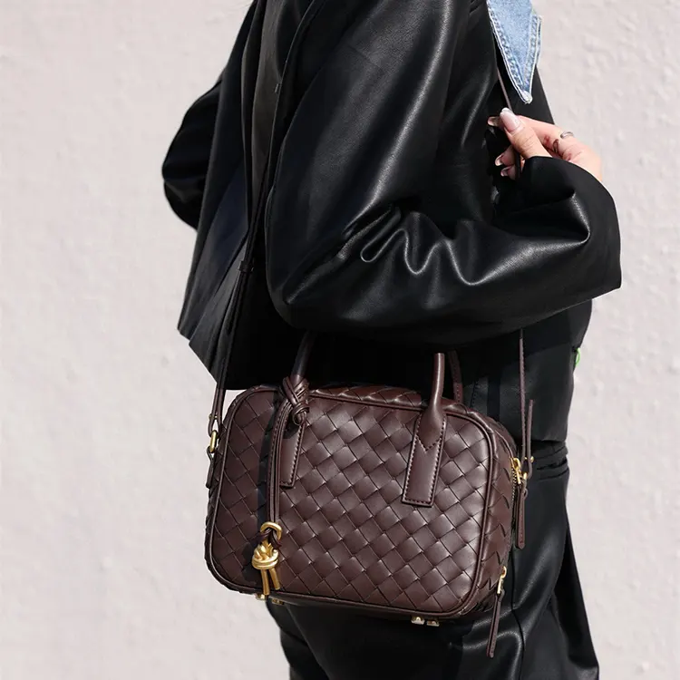 2024 nouveau design de haute qualité mode petit sac carré sacs à main en cuir véritable tissé fronde épaule sac à bandoulière pour les femmes