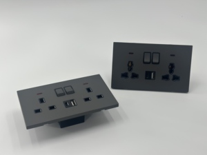 Nuovo Arrivo: Presa Doppia Standard UK 86 con Pannello in PC, <span class=keywords><strong>Interruttore</strong></span> e Porta USB <span class=keywords><strong>Tipo</strong></span> C <span class=keywords><strong>A</strong></span>+, per Uso Domestico e Alberghiero - Product Image 3