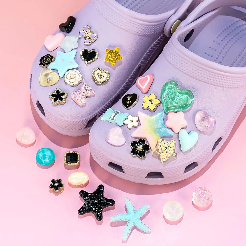 Usine directement personnalisée chaussures carte charme acrylique chaussures charme en gros macaroni papillon chaussures accessoires