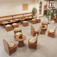 Ensemble de meubles en bois rustique : banc, tabouret et table pour café, restaurant, meubles de café, table ronde en bois