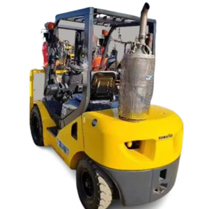 Komatsu-Chariot élévateur 4WD diesel original de haute qualité, 3 tonnes, 90% neuf, d'occasion, avec mât à deux étages, machinerie et équipement - Product Image 1