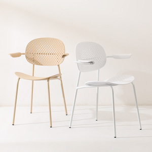 Silla de Comedor de Plástico de Diseño Minimalista con Reposabrazos y Respaldo para Jardín, Cómoda para Uso en Exteriores - Product Image 4