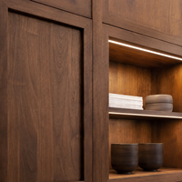 Panneau mural en noyer sur mesure de luxe moderne, bibliothèque intégrée et armoire de rangement murale avec éclairage LED