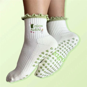 Tùy Chỉnh Yoga Pilates Vớ Thêu Phòng Tập Thể Dục Tập Thể Dục Bông Phi Hành Đoàn Không Trượt Bông Crew Ruffle Nhà Đổi Cách Hành Pilates Grip Vớ Chống Trượt - Product Image 1