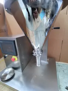 Riempitrice semiautomatica per latte in polvere per piccole bottiglie