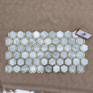 Piastrelle Esagonali Adesive in Stile Moderno Dougbuild, Mosaico in Marmo Bianco di Carrara con Design Grafico - Product Image 1