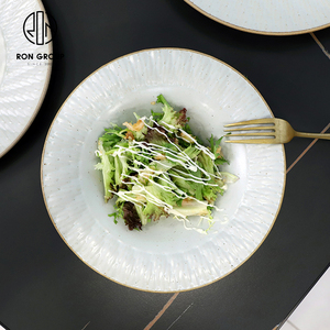 Vaisselle en céramique blanche irrégulière résistante à la chaleur minimaliste, <span class=keywords><strong>plat</strong></span> de service pour salade et bœuf de 9/11 pouces, vaisselle de table - Product Image 1