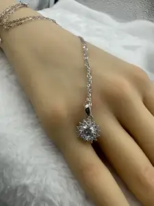 Vente en gros de nouveaux bijoux fins personnalisés collier pour femmes en argent sterling 925 zircon Moissanite diamant de culture cadeau exquis