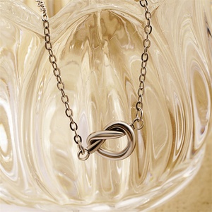 Collier simple en acier inoxydable avec pendentif en forme de cœur, étanche, nœud d'amour, pour un cadeau d'anniversaire - Product Image 5