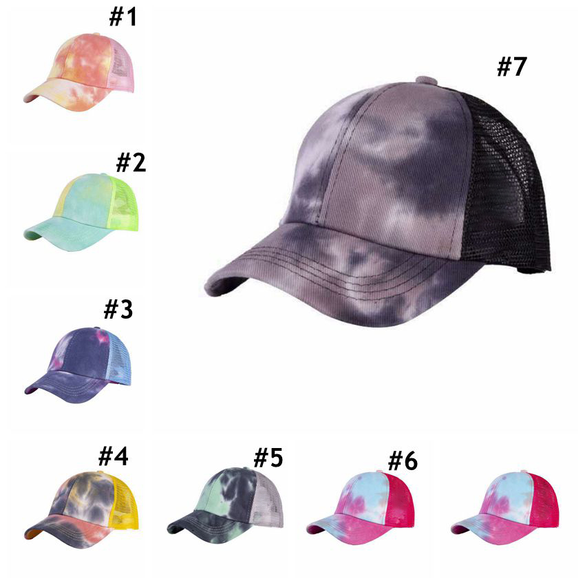 Cappellino da baseball da donna con motivo a foglia d'acero canadese, motivo 3D con ricamo in rilievo nero su un'acconciatura con coda di cavallo nera strutturata e regolabile - Italia