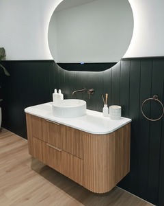 Mueble de <span class=keywords><strong>Baño</strong></span> Curvo Personalizado con Acabado Acanalado, Gabinete de <span class=keywords><strong>Baño</strong></span> Colgante de Roble Claro <span class=keywords><strong>para</strong></span> Proyectos de Hoteles Boutique y Baños Principales Familiares - Product Image 6