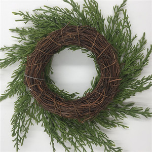 Couronne artificielle en cèdre vert de 10 pouces pour bougie, décoration de fenêtre et de maison - Product Image 3