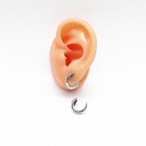 Pendientes yunnique con forma de luna creciente, diseño geométrico plateado de acero de titanio para hombres y mujeres, joyería - Product Image 4