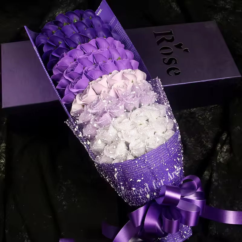 กล่องของขวัญสีม่วงไล่เฉด 99 ดอกกุหลาบสีม่วง