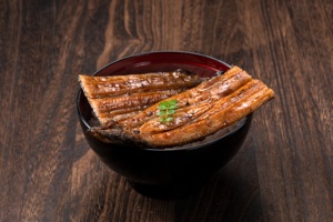 Maravilloso Unagi Kabayaki Japonés de Calidad Superior, Origen Kyushu, Glaseado con Salsa de Soja Dulce, Pescado Entero Congelado, Listo para Comer - Product Image 5