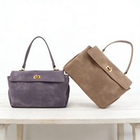 Tas Selempang Wanita Kulit PU Suede Anti Air dengan Logo Custom, Rantai, dan Desain Fashion untuk Musim Dingin