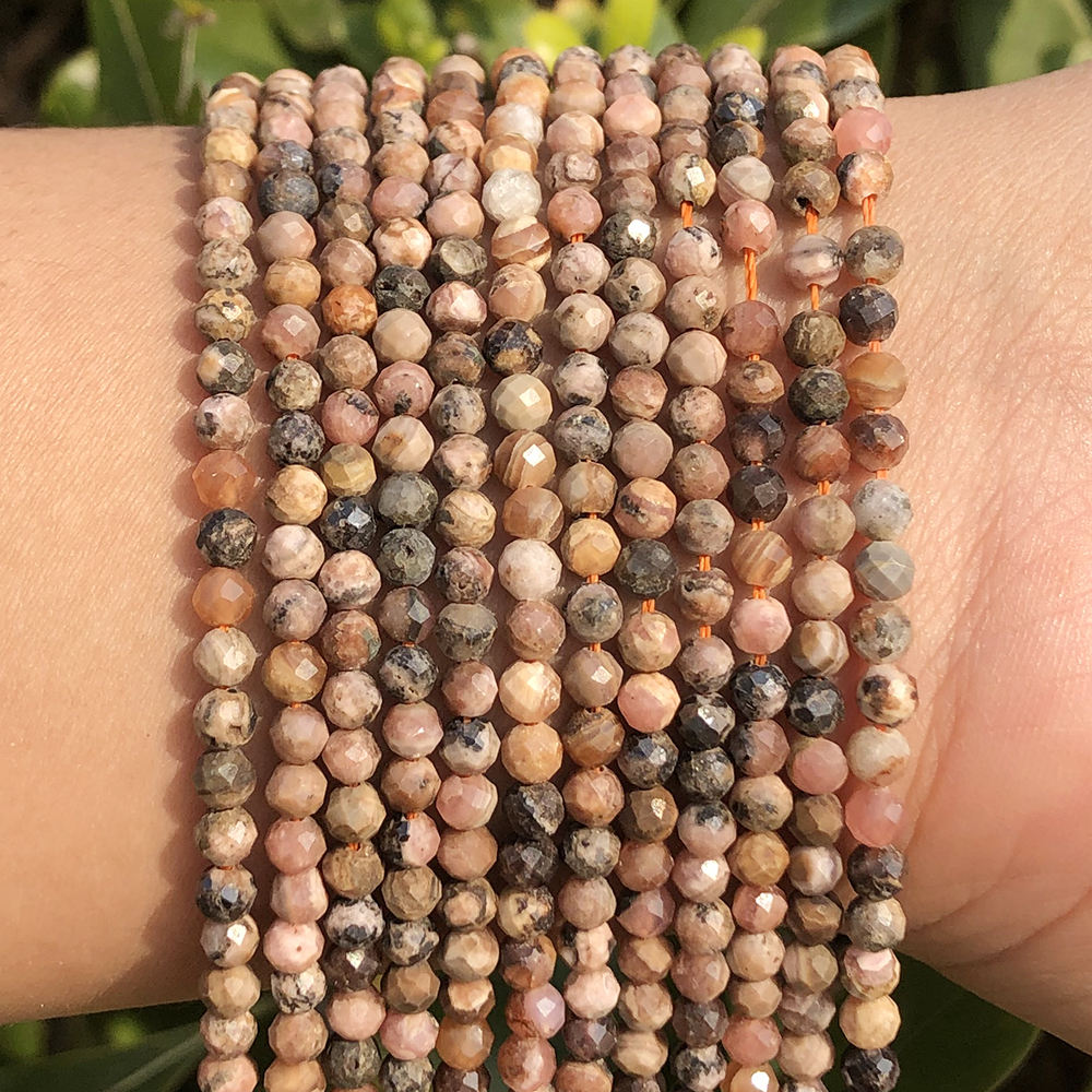 โรโดไนท์ลายเส้นสีดำ