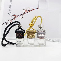 Pendentif de voiture suspendu transfrontalier bouteille vide de parfum conteneur de parfum de voiture carré diffuseur de parfum de voiture de 8ml avec couvercle spécial