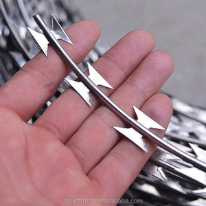 Alambre de Púas de Acero Inoxidable Galvanizado Resistente, Tipo <span class=keywords><strong>Concertina</strong></span> Espiral, Diámetro de Bobina de 1250 <span class=keywords><strong>mm</strong></span> - Product Image 4