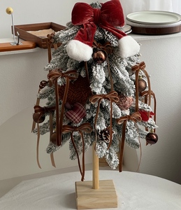 Trang trí cây Giáng sinh trong cửa hàng nhà của bạn. Nhà máy-bán trực tiếp cây tuyết tùng nhân tạo. Làm bằng tay <span class=keywords><strong>2025</strong></span> phong cách mới. - Product Image 6