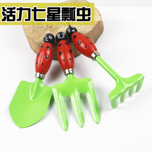 Ensemble d'outils de jardin pour enfants, pelle, râteau, houe, quatre pièces en acier inoxydable léger pour jouer et planter en plein air - Product Image 2