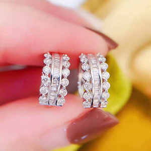 Splendidi Orecchini a Cerchio in Oro Bianco Massiccio 18K con Diamanti Taglio Brillante Rotondo, Incastonatura a Canale, Gioielli di Lusso da Donna per Matrimonio - Product Image 3